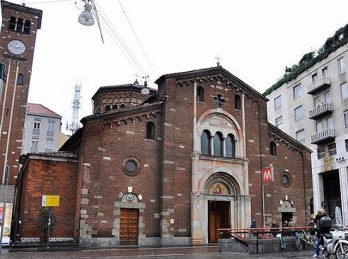 http://italia-ru.com/files/chiesa_di_san_babila.jpg