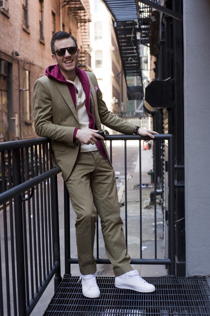 http://italia-ru.com/files/how_to_wear_suits_with_sneakers.jpg