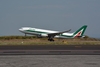 Самолет Alitalia, вылетевший из Рима в Нью-Йорк, приземлился в Лондоне из-за нед