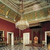 В Королевском дворце Неаполя можно полюбоваться на свежеотреставрированный трон 