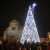 Во Флоренции гражданин Чехии взобрался на рождественскую ель, установленную на П