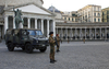 В Риме марокканец облил бензином автомобиль военных и попытался поджечь его