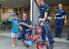 Полицейские из Милана купили ребенку велосипед вместо украденного в день его рож