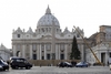 Ватикан: на площади Сан-Пьетро началась установка рождественской ели