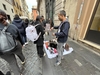 Грязь и деградация в центре Рима, незаконные лоточники заполонили улицы от Колиз