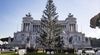 Рим: Рождественская елка от Netflix находится на пути в столицу