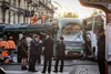 В Милане автобус, проехавший на красный свет светофора, столкнулся с трамваем