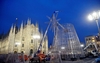 Милан, на площади Пьяцца Дуомо установили рождественскую ель