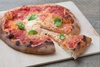 Неаполитанская пицца с мукой из саранчи: в Милане открывается "Hopper"