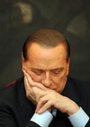Берлускони просит прощения у итальянцев