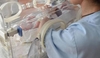 В больнице Салерно медсестра, подскользнувшись, упала и едва не убила малыша, ко