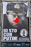 Рим наводнили плакаты с изображением Путина в виде клоуна