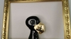 Туринский "сапожник шейхов" изготовил защитную маску из золота