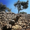 Древние каменные стены сухой кладки стали культурным наследием человечества