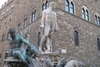 Во Флоренции оштрафовали туристку из Польши, которая пыталась влезть на фонтан Н