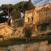 Деревья и клумбы "а-ля 30-е": прогулочная аллея, ведущая к "главной террасе" Рим