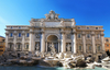 Мэр Рима предложила запретить туристам задерживаться у фонтана Треви