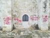 Итальянка написала признания в любви на фасаде собора Трани