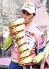 Итальянец Иван Бассо одержал победу в общем зачете престижной велогонки «Джиро Д