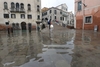 Венеция: "высокая вода" повредила два ценных холста Жоана Миро
