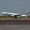 Самолет Alitalia, вылетевший из Рима в Нью-Йорк, приземлился в Лондоне из-за нед