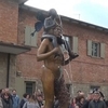 Неординарный фонтан, установленный в центре города Вергато, не дает покоя полити
