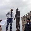 Во Флоренции гражданин Чехии поднялся на заграждение Уффици, угрожая покончить ж