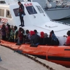 Продолжаются поиски затонувших нелегальных мигрантов из Туниса