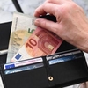В Риме иммигрант нашел бумажник с 2000 евро внутри и вернул его владельцу, отказ