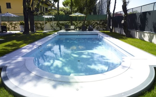 villa-con-piscina-1648_20130523104656.jpg