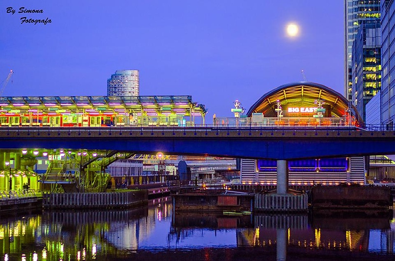 Луна над Лондоном.