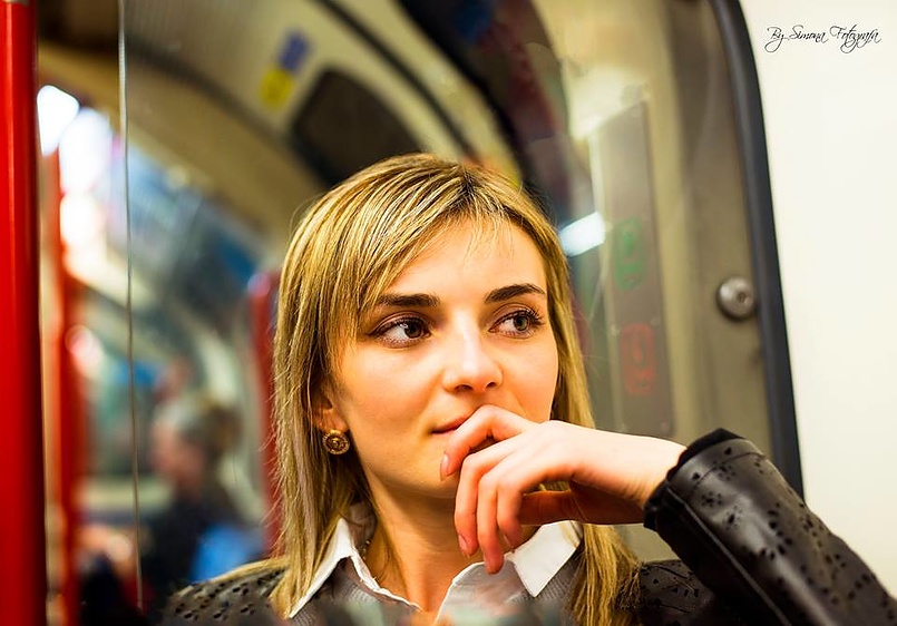 Дыша духами и туманами она садится у окна.....