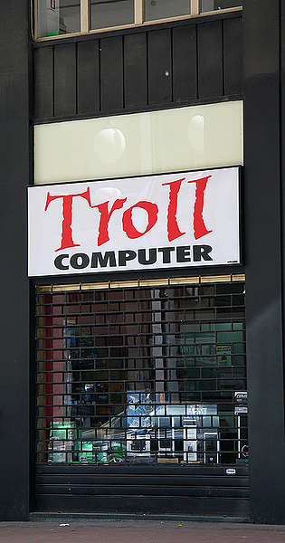 Компьютерный магазин для троллей