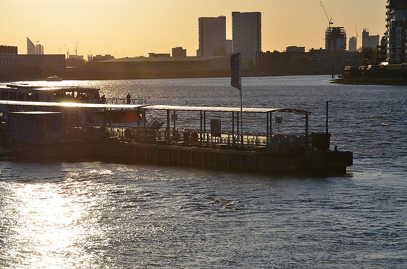 Закат на Темзе.