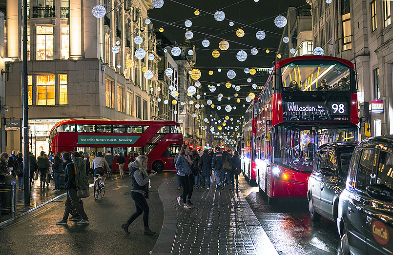 Лондон готов к зимним праздникам.
