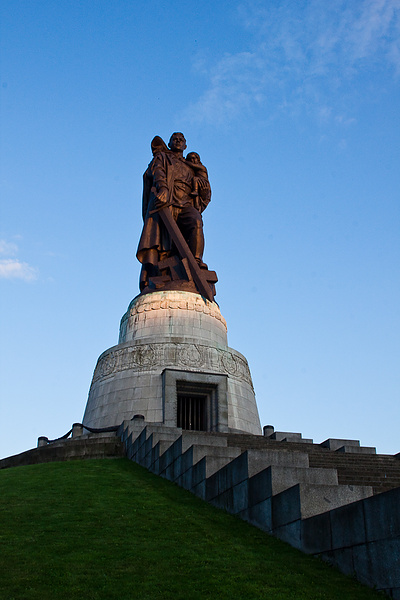 Памятник воину-освободителю в Трептов-парке