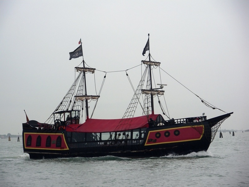 "Пиратский" корабль