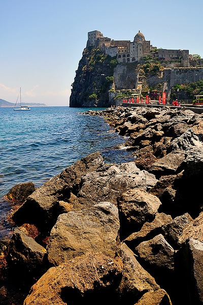 Искья. Арагонский замок.