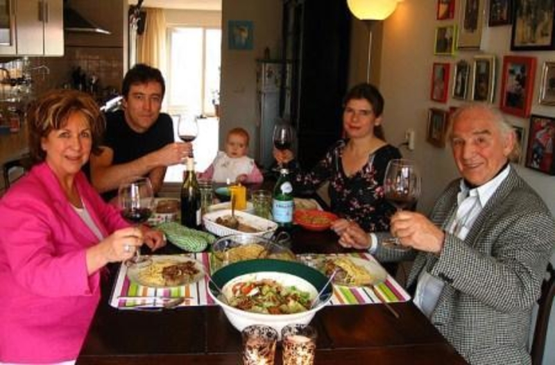 Воскресный ужин у родителей - неотъемлемая часть мужской жизни