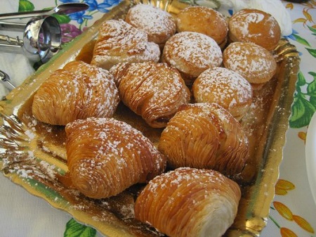 http://italia-ru.com/files/sfogliatella.jpg