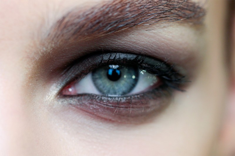 http://italia-ru.com/files/trucco-al-mare-no-agli-ombretti-e-allo-smokey-eyes-800x533.jpg