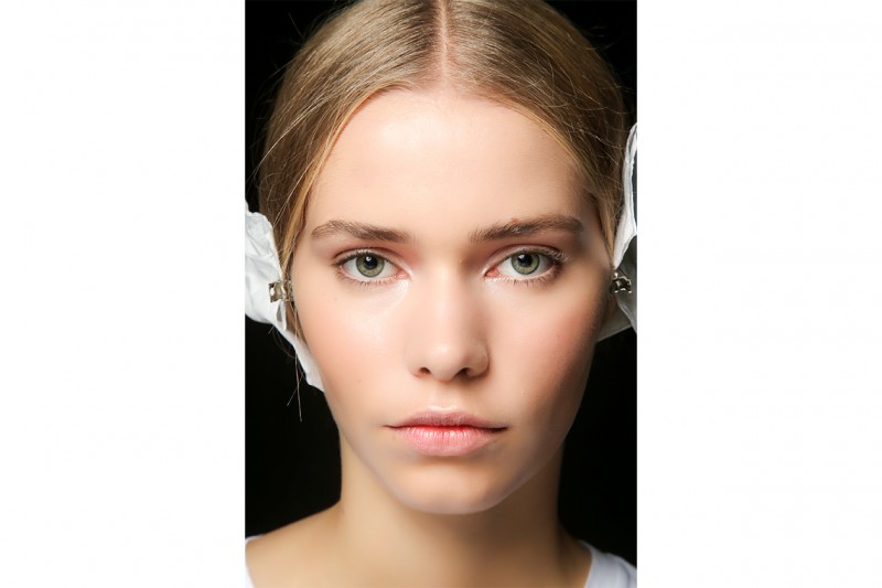 http://italia-ru.com/files/trucco-al-mare-no-al-fondotinta-liquido-800x533.jpg