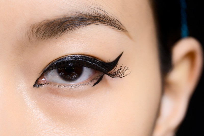 http://italia-ru.com/files/trucco-in-spiaggia-no-all-eyeliner-800x533.jpg